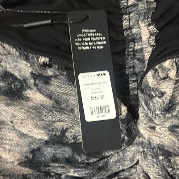 🎄 Christmas Sale 🎄 NWT! 3X Fashion Nova Gray and Black Ruched Asymmetrical - Picture 10 of 10